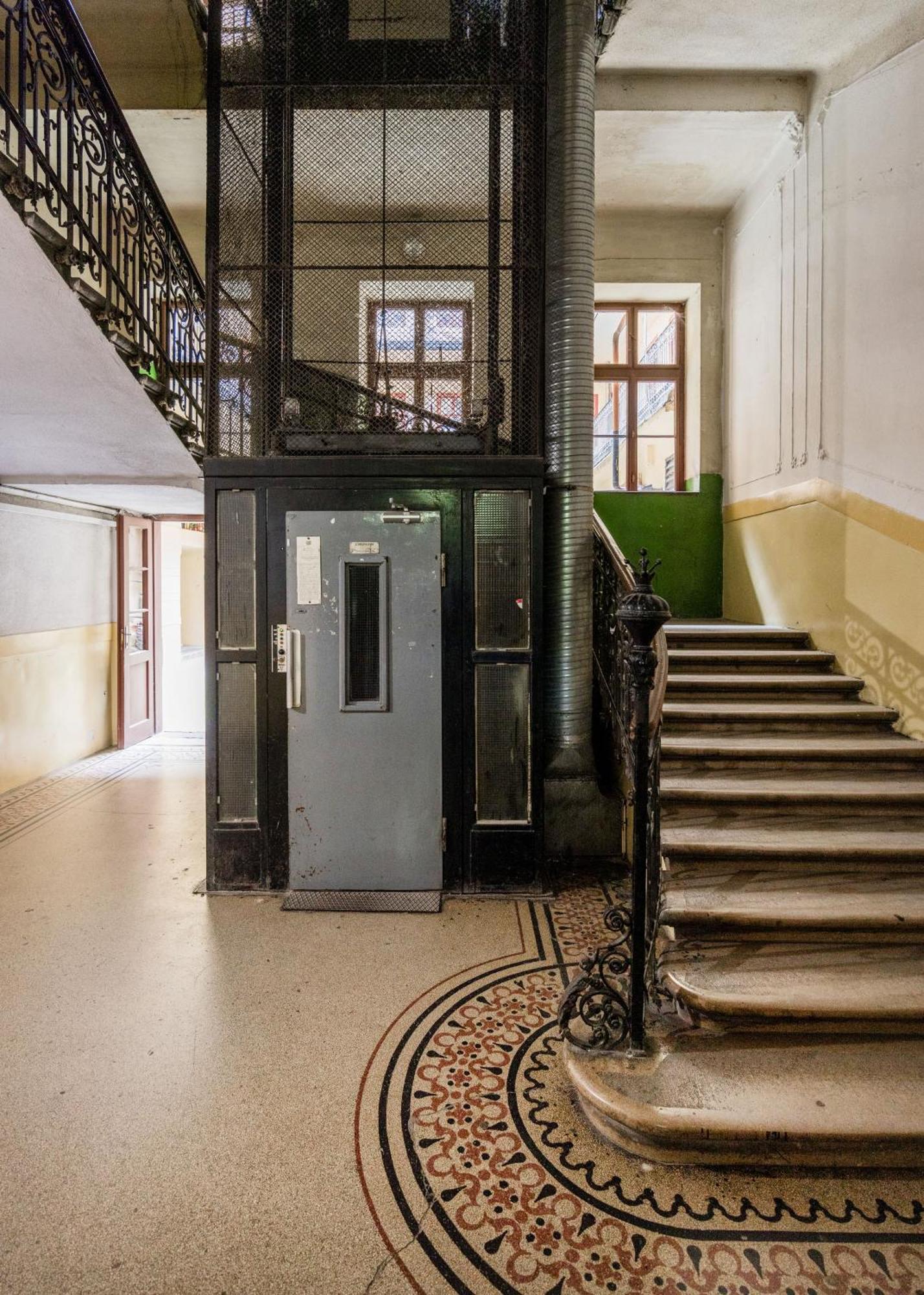 Central Budapest Oasis - Modern Charm, Timeless Comfort Kültér fotó