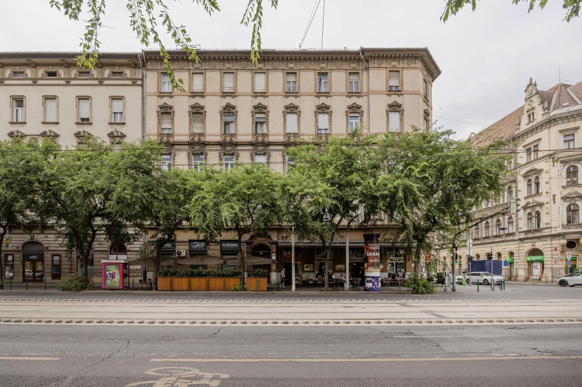 Central Budapest Oasis - Modern Charm, Timeless Comfort Kültér fotó